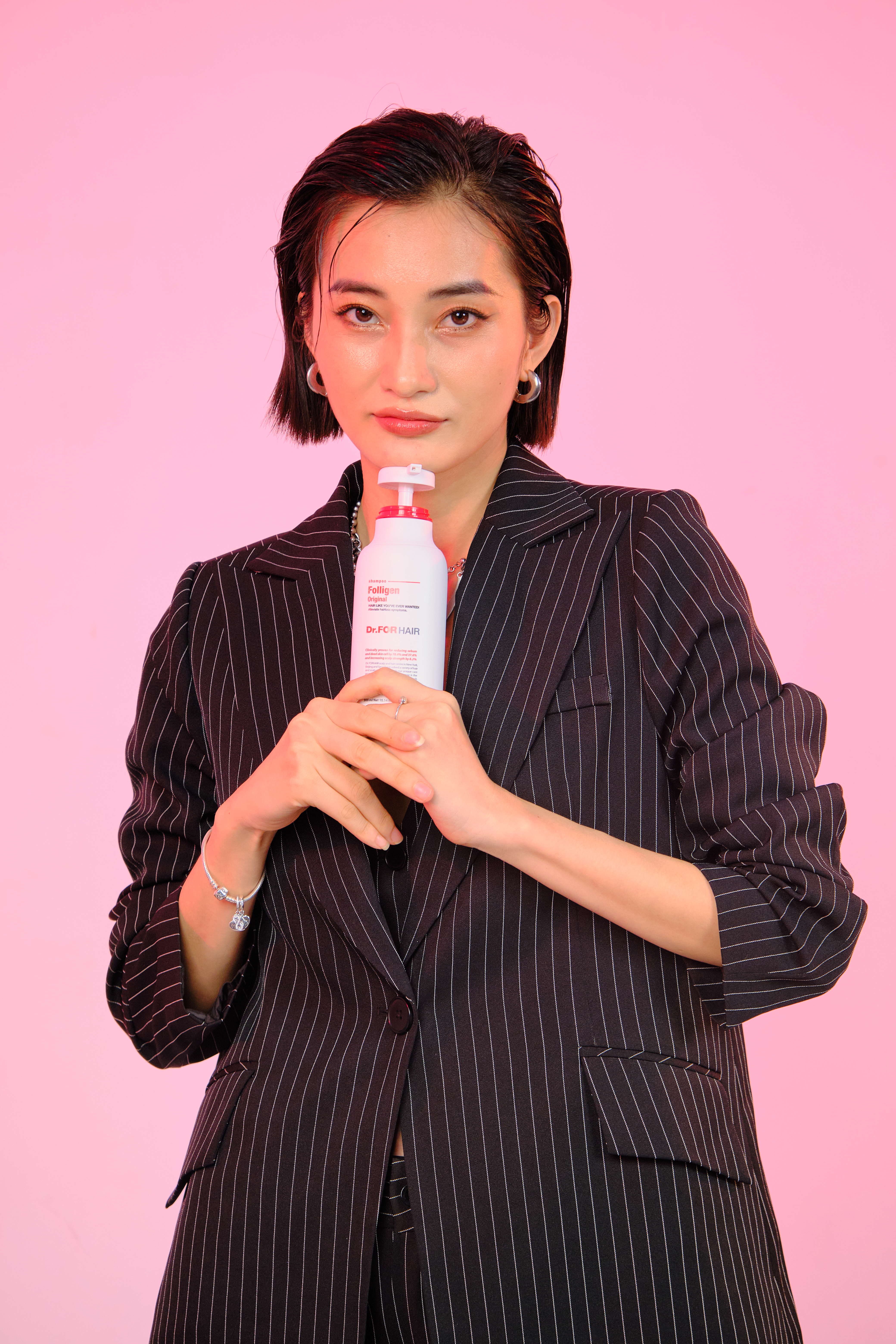 Beauty Blogger Sunny Mai chia sẻ rằng dầu gội của Dr.FORHAIR giúp tóc cô chắc khỏe hơn, nền da đầu được chăm sóc kỹ càng, đủ dưỡng chất, nên tóc mọc và nhanh dài hơn rất nhiều 