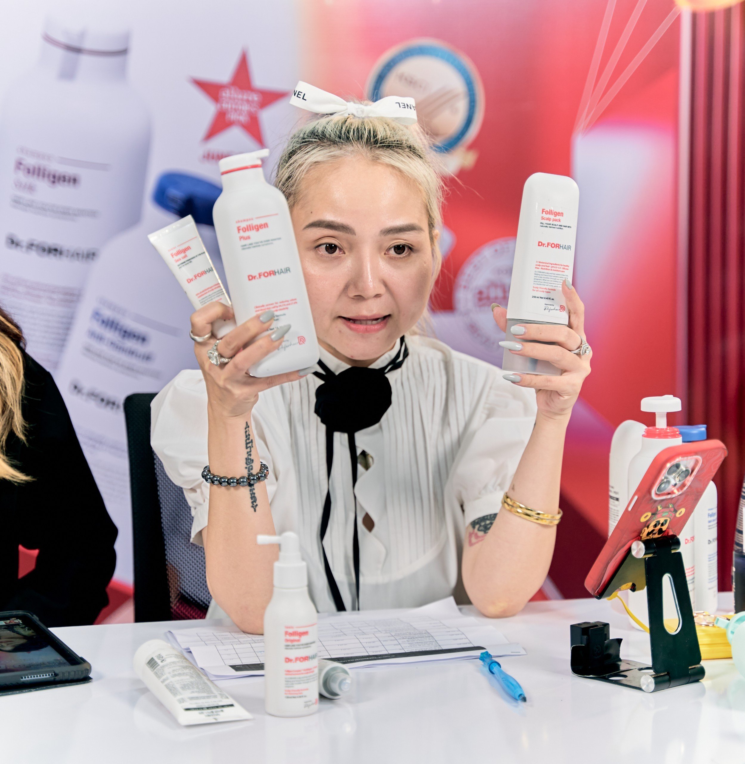 Beauty Blogger Kim Xuyến của Chảnh Beauty đã tự trải nghiệm sản phẩm và công nhận dầu gội của Dr.FORHAIR hiệu quả và an toàn với mọi loại da đầu.